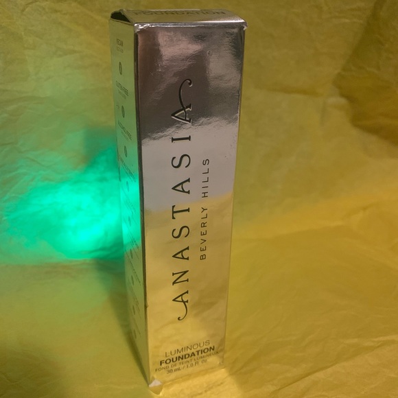 Anastasia Beverly Hills 370w Luminous Foundation - Picture 2 of 6